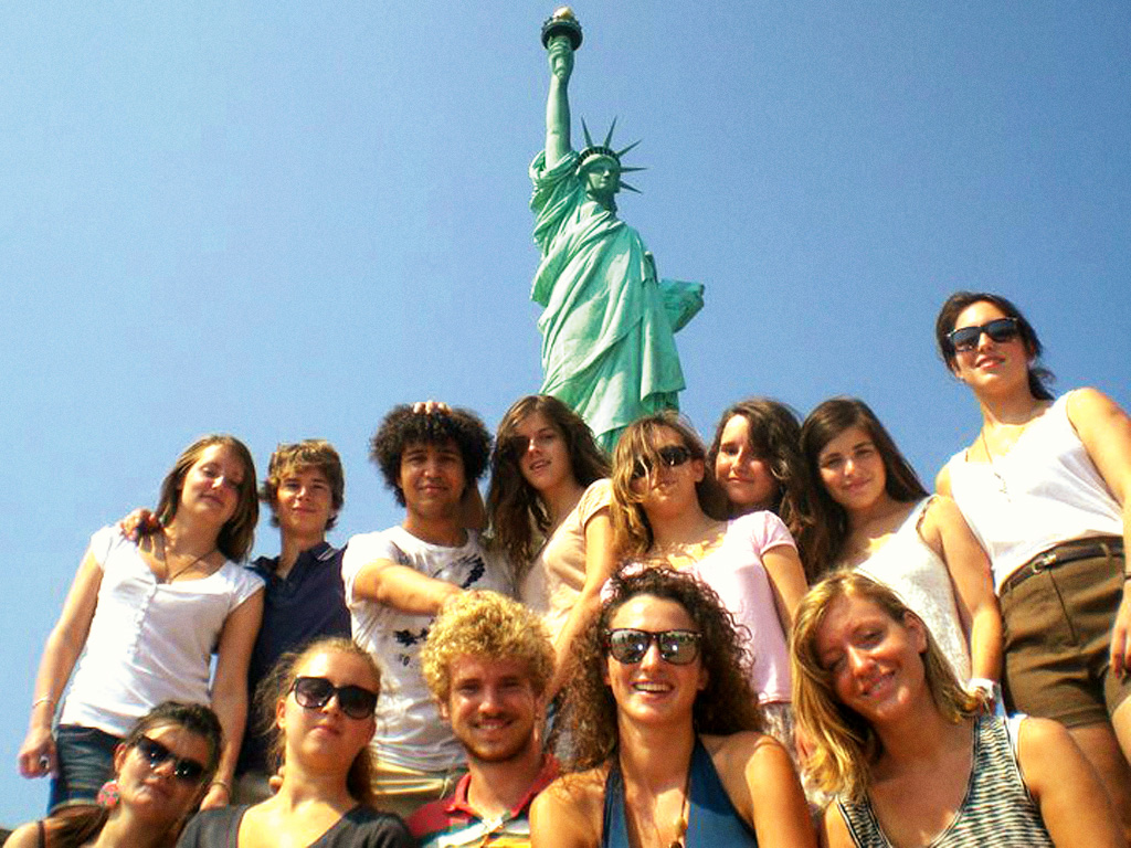 Young york. Студенты в Нью Йорке. Change the World students New York.